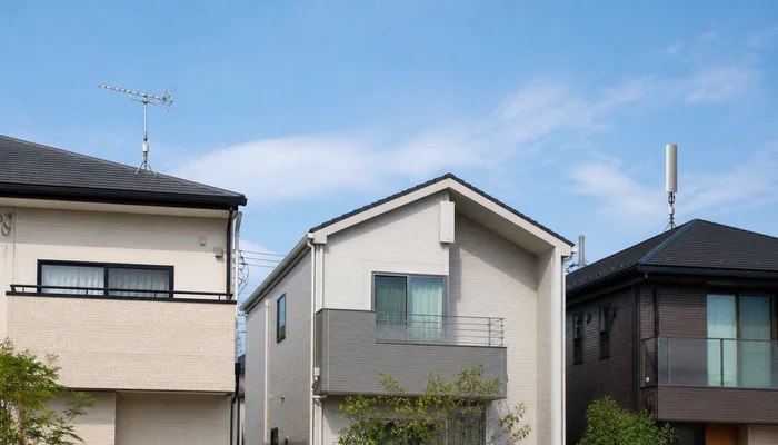 住宅ごとに異なる八木式アンテナとポール型アンテナ