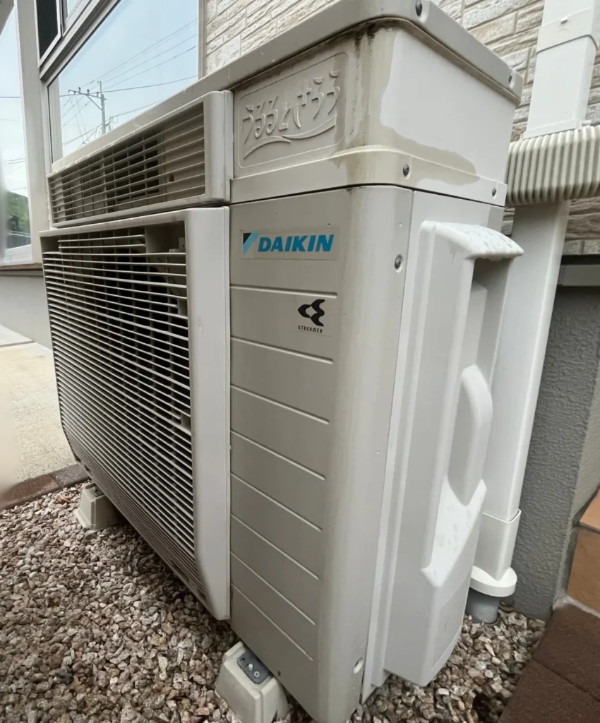 ダイキン うるさらのエアコン室外機側面