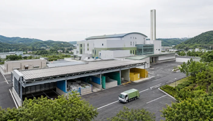 ごみ処理施設と分別回収ヤード
